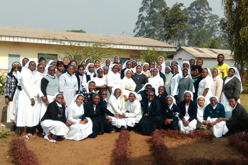 Group photo from the alumnae mentor/mentee workshop in Cameroon, 2016.