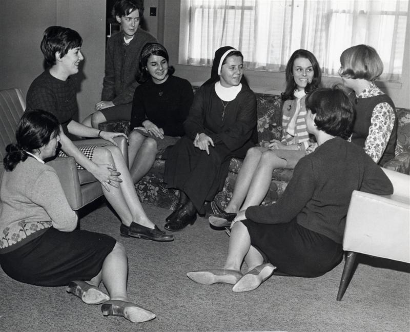 An IHM nun spends time with Marywood students